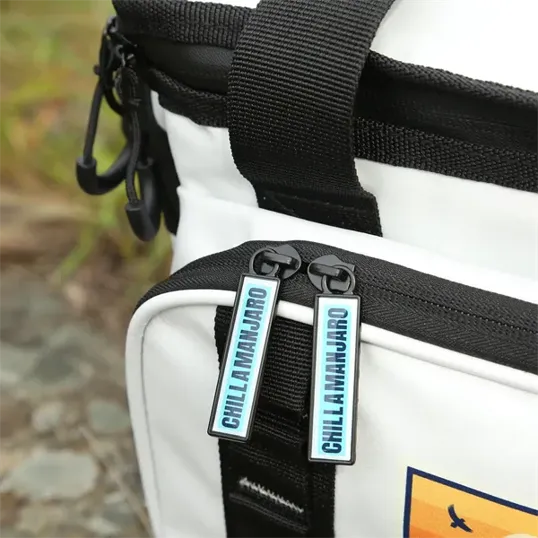 Chillamanjaro™ 12 Can Plateau Cooler Bag — view 5