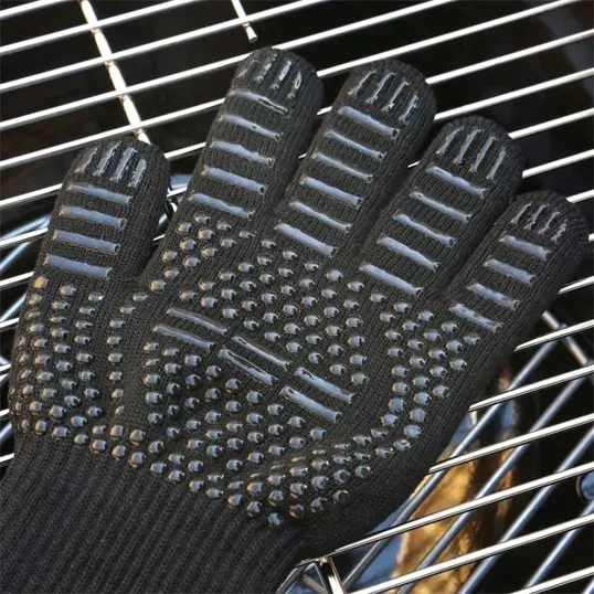 HeatGuard Heat-Resistant Cooking Gloves — view 3