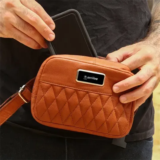 Brea Canyon Leather Cross Body Bag — view 10