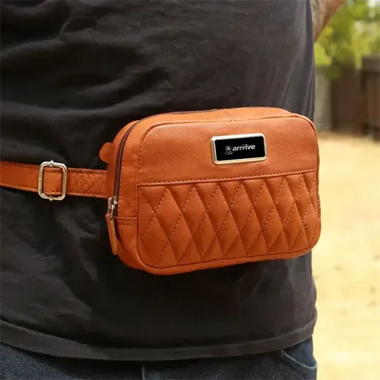 Brea Canyon Leather Cross Body Bag — view 11