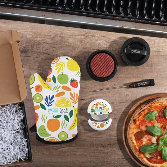 BBQ Kit with Oven Mitt, Burger Press, Thermometer, and Pizza Cutter