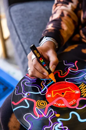 POSCA 4 Piece Standard Marker Set with Bag — view 10